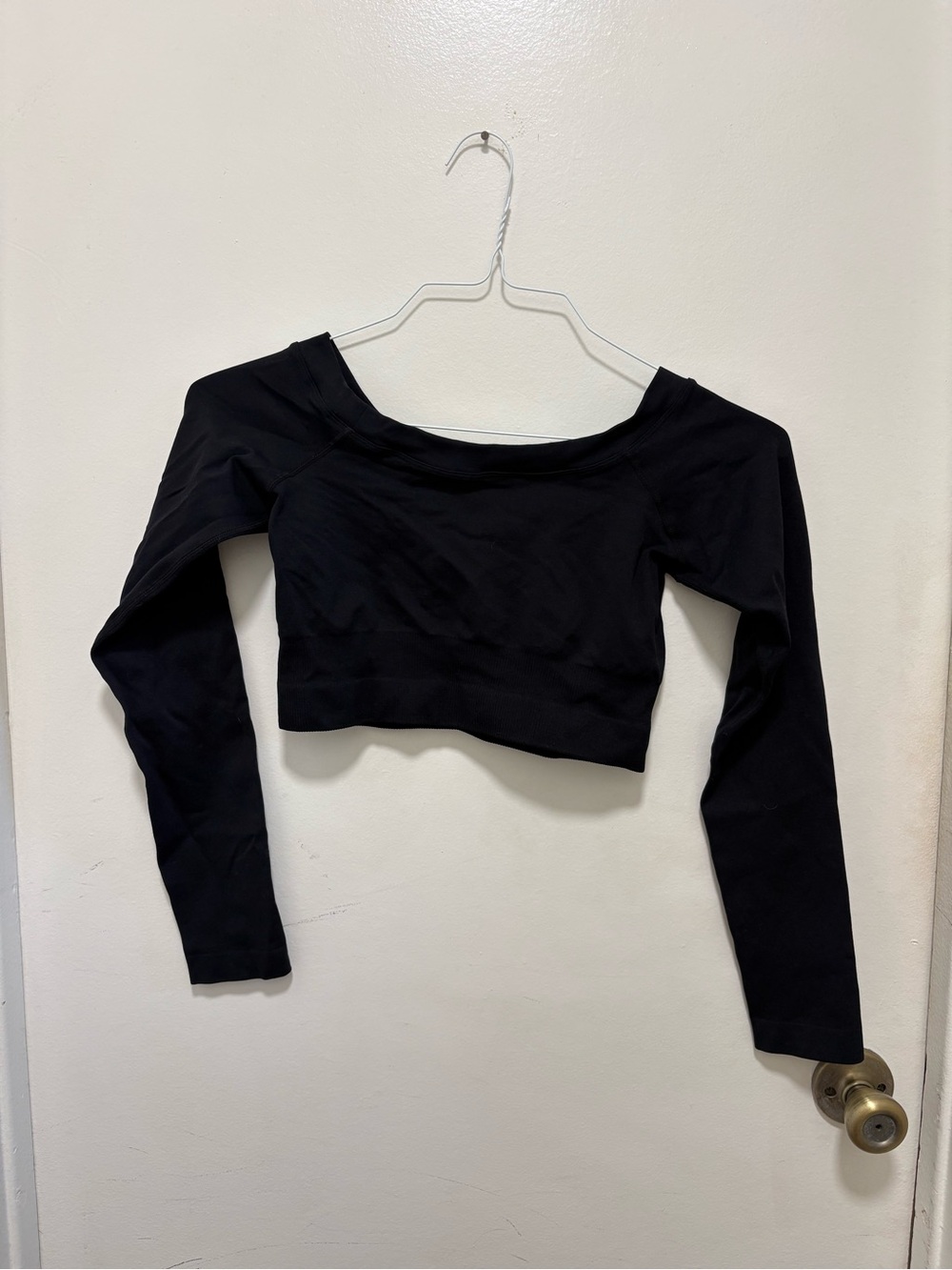 Women's Black Seamless Off-Shoulder Long Sleeve Crop Top
